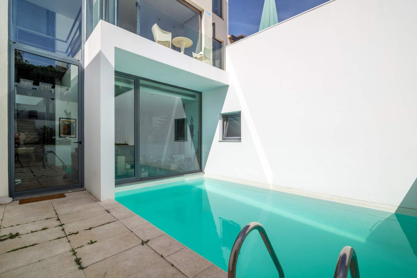Venda de moradia de linhas modernas com piscina, na Foz do Douro_119120