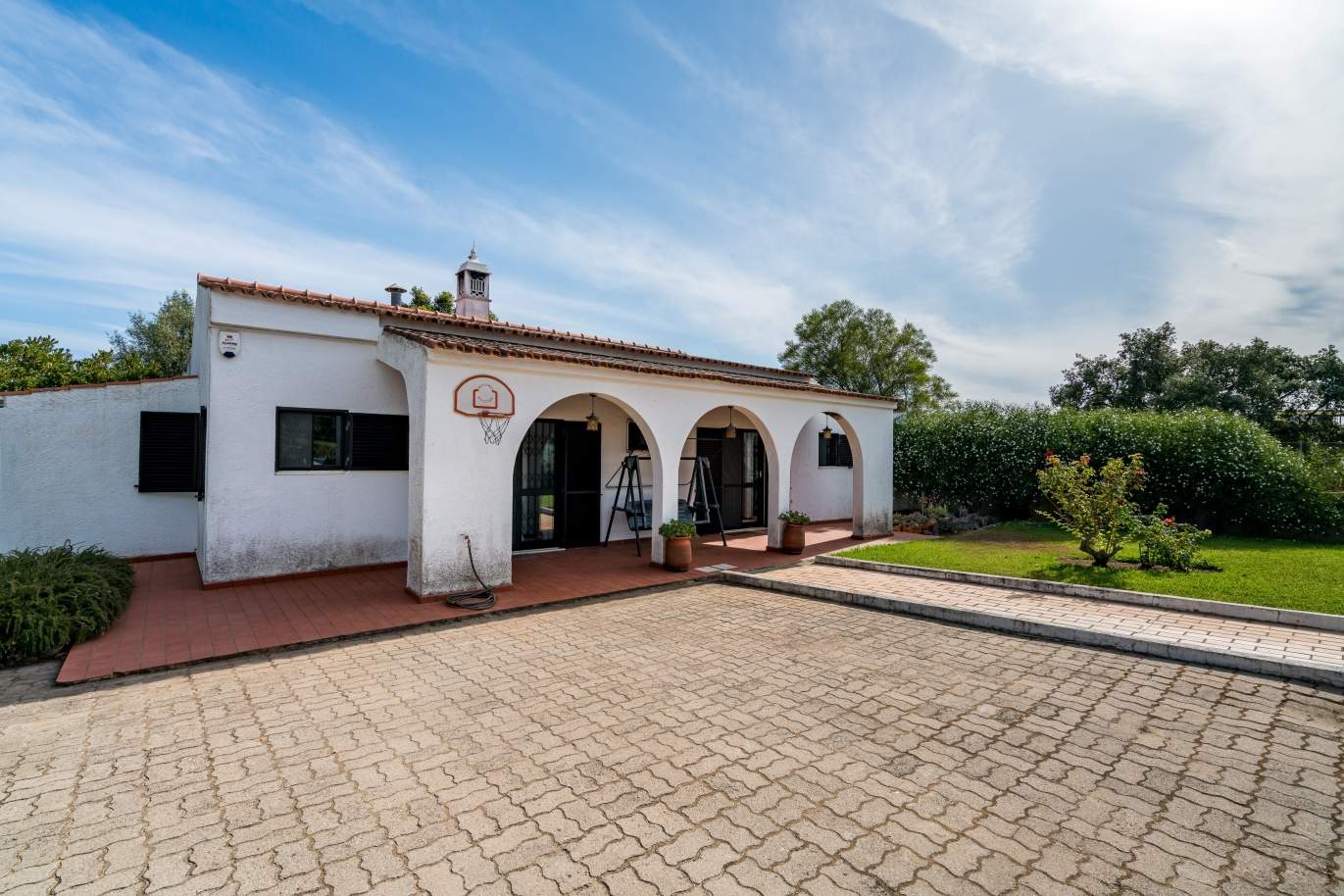 Sale of villa with pool and garden in Almancil, Algarve, Portugal_119449