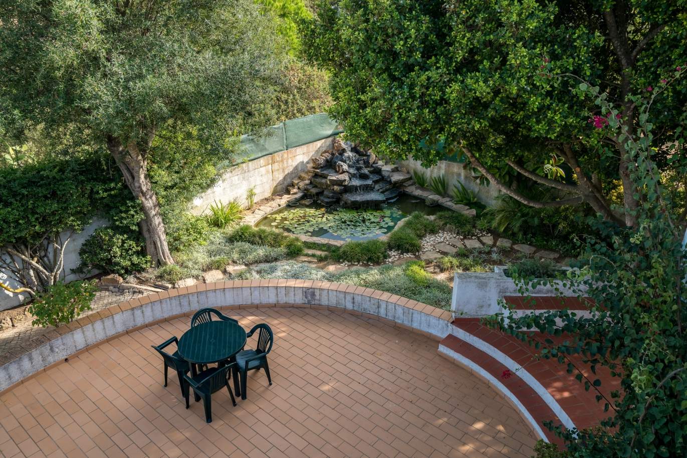 Venda de moradia com piscina e jardim em Almancil, Algarve_119476
