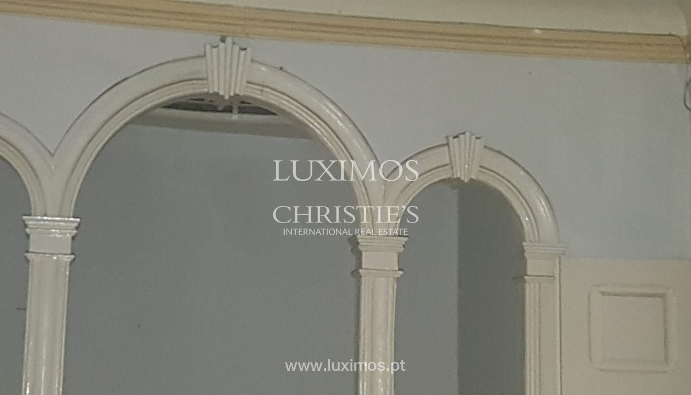 Prédio de três frentes, com logradouro, Porto_120666