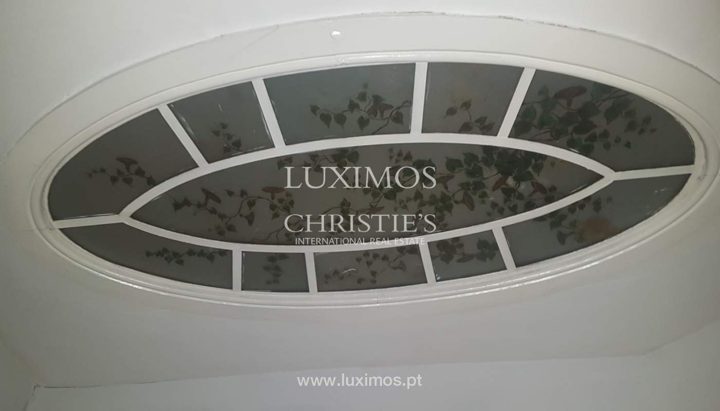 Prédio de três frentes, com logradouro, Porto_120668