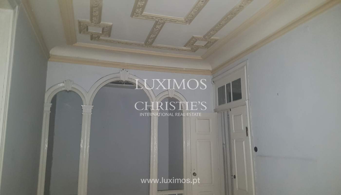 Prédio de três frentes, com logradouro, Porto_120670