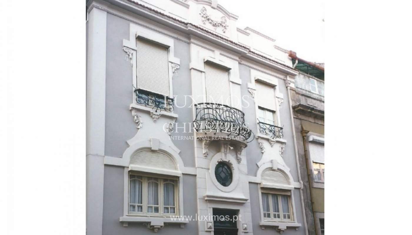 Prédio de três frentes, com logradouro, Porto_120683