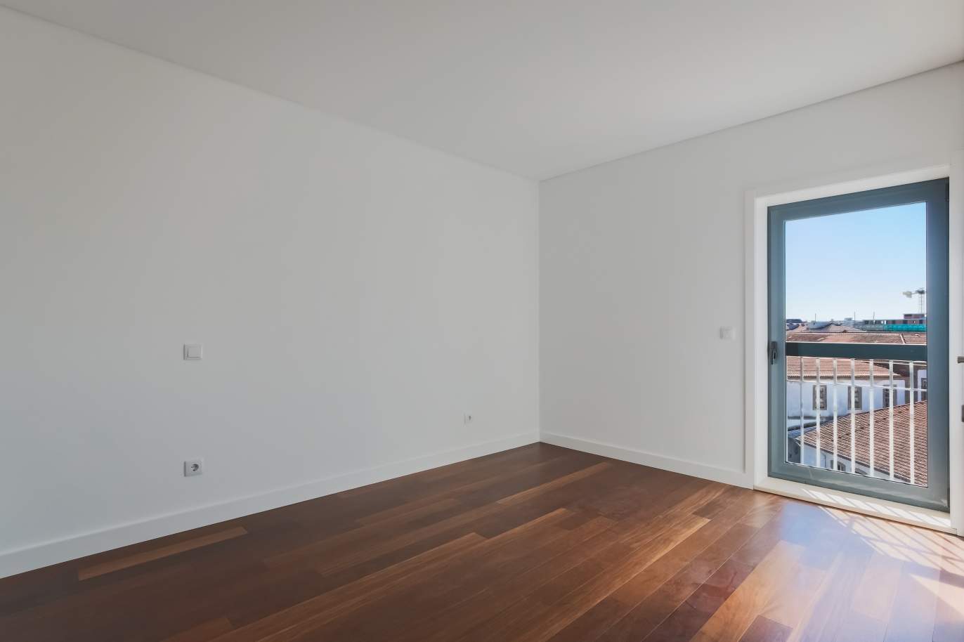 Sale of apartment in central location, Boavista, Porto, Portugal_122286