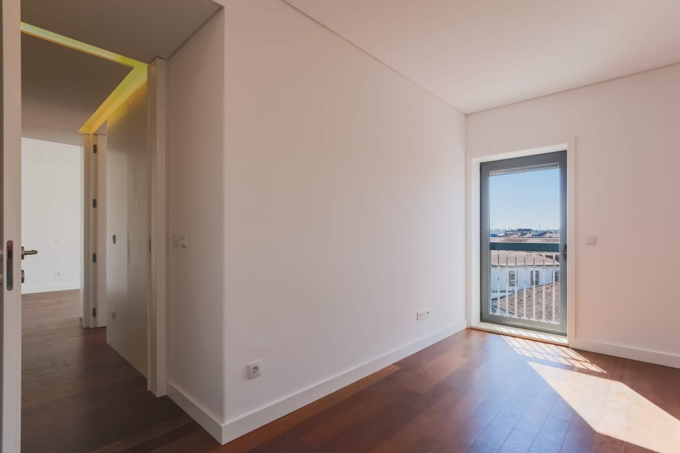 Sale of apartment in central location, Boavista, Porto, Portugal_122290