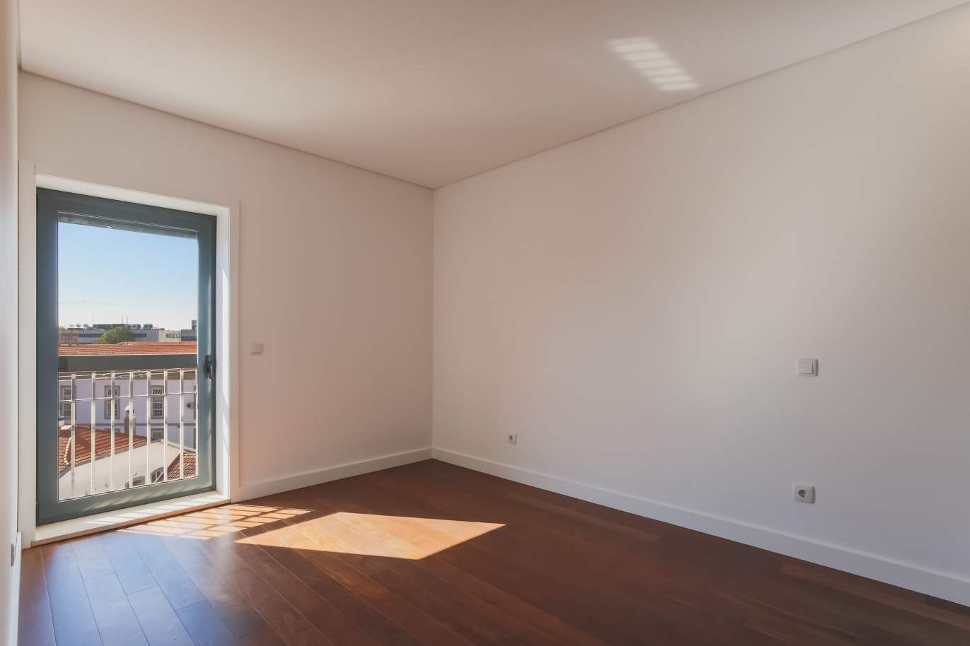 Sale of apartment in central location, Boavista, Porto, Portugal_122291