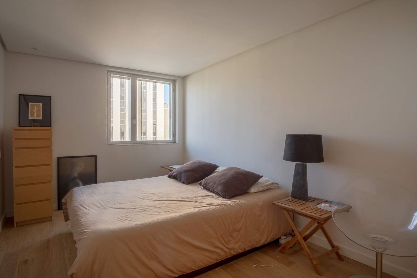 Sale of renovated apartment, with balcony, Porto Portugal_122540
