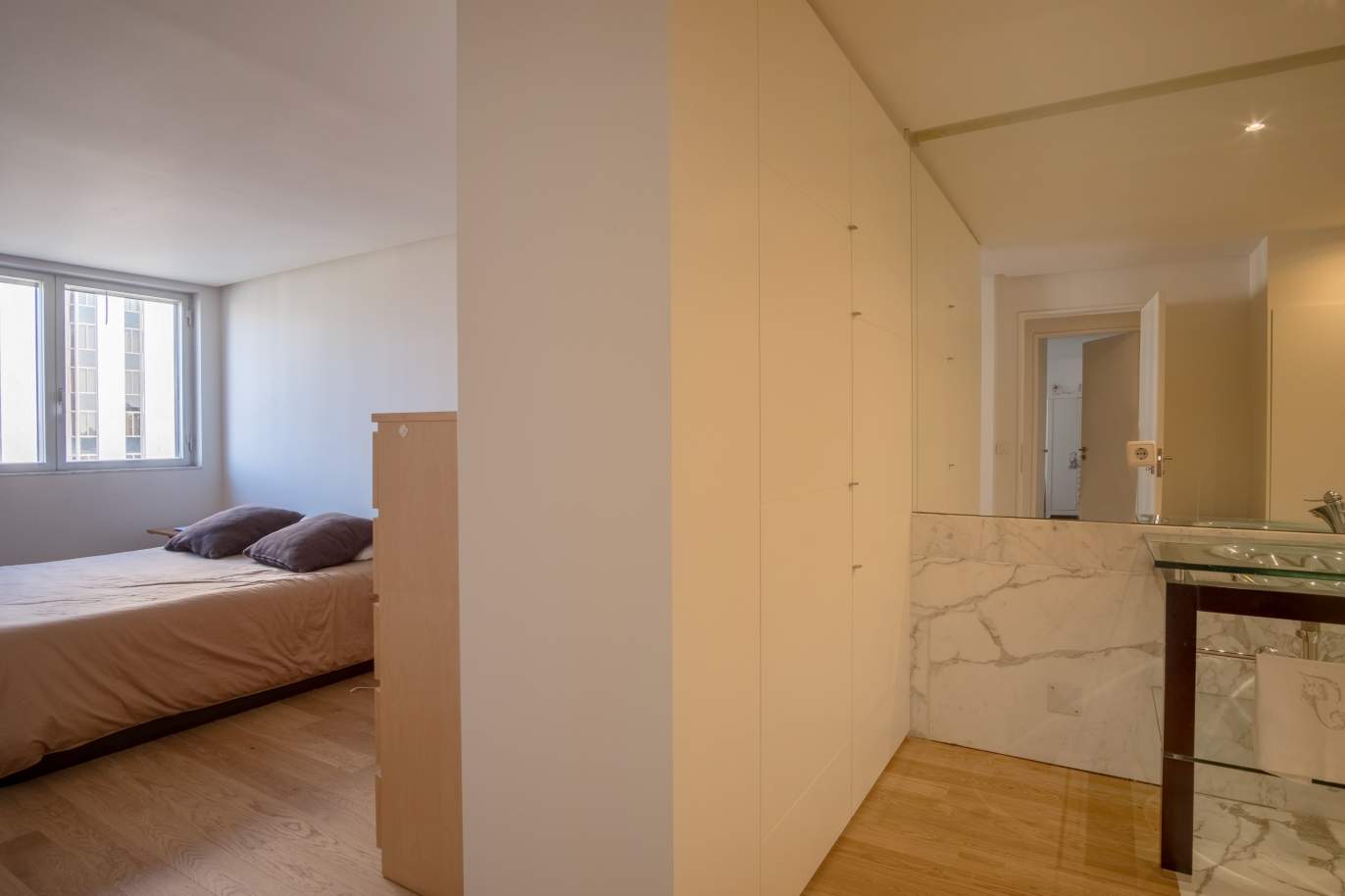 Sale of renovated apartment, with balcony, Porto Portugal_122546