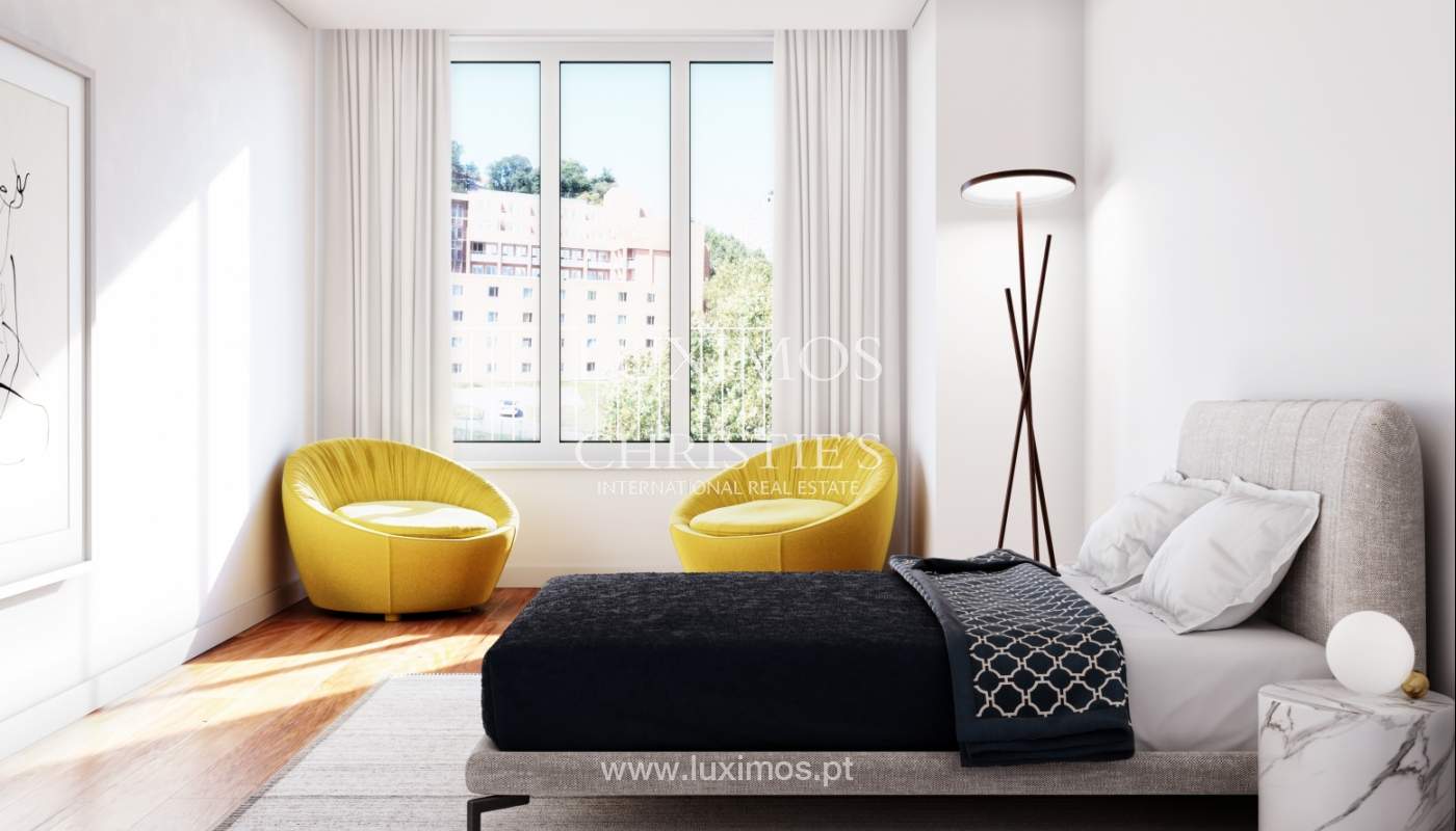 NEW 2-BEDROOM APARTMENT W/ BALCONY OVERLOOKING DOURO, PORTO, PORTUGAL_124389