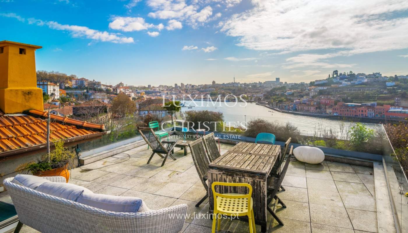 Sale of 3 storey villa, with river views, downtown Porto, Portugal