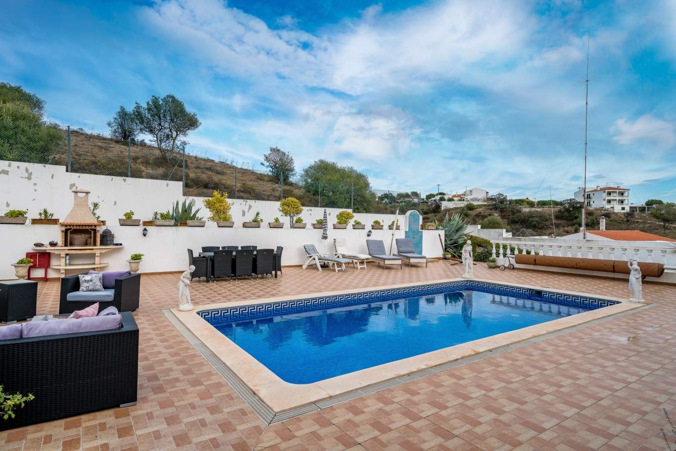 Venda de moradia com piscina e jardim em Castro Marim, Algarve_127358