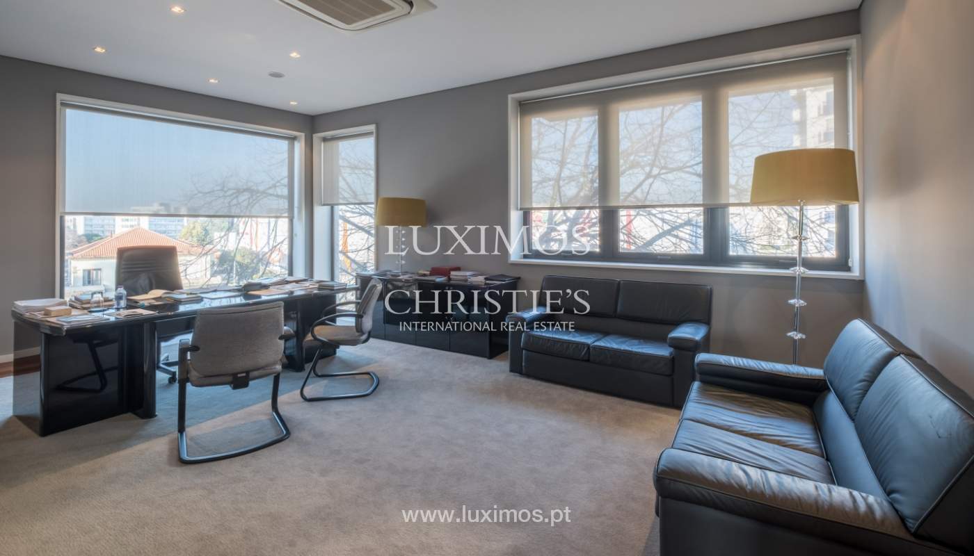 Arrendamento de escritório com 400m2 e 12 lugares de garagem, Maia_127510