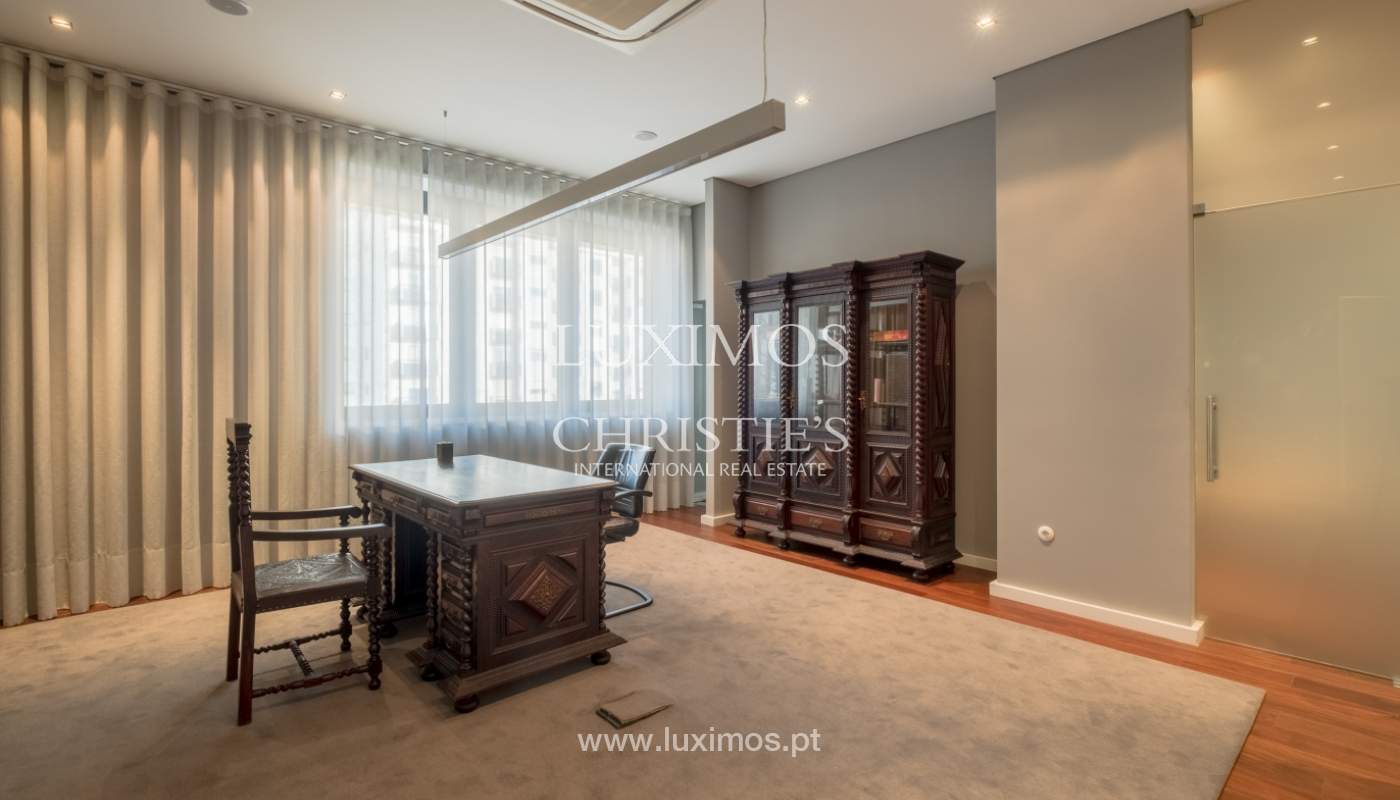 Arrendamento de escritório com 400m2 e 12 lugares de garagem, Maia_127513