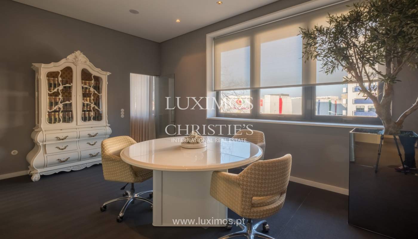Arrendamento de escritório com 400m2 e 12 lugares de garagem, Maia_127515