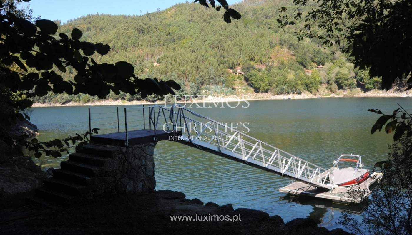 Landhaus mit Blick auf den Fluss und die Berge, Vieira do Minho, Portugal_12979