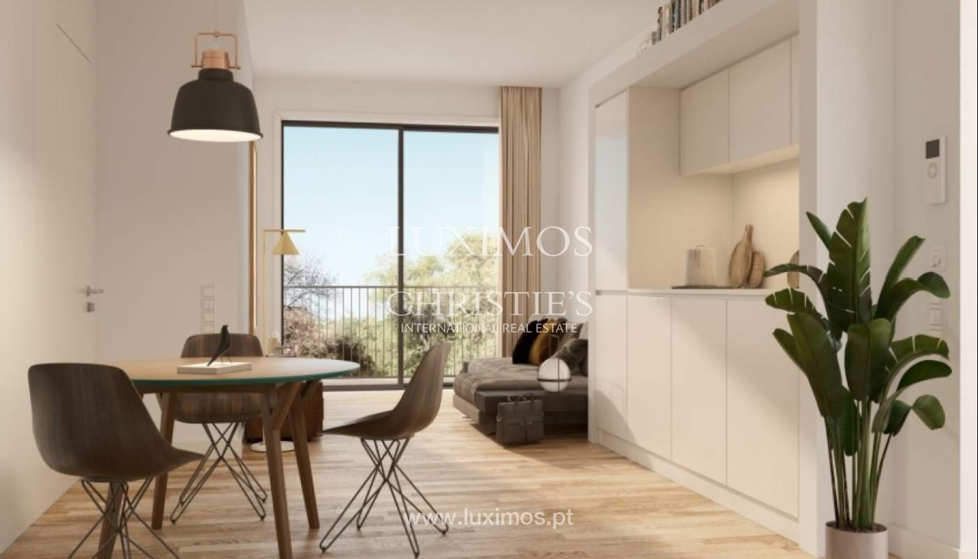 Apartamento novo e moderno com varanda, junto ao jardim de Arca D