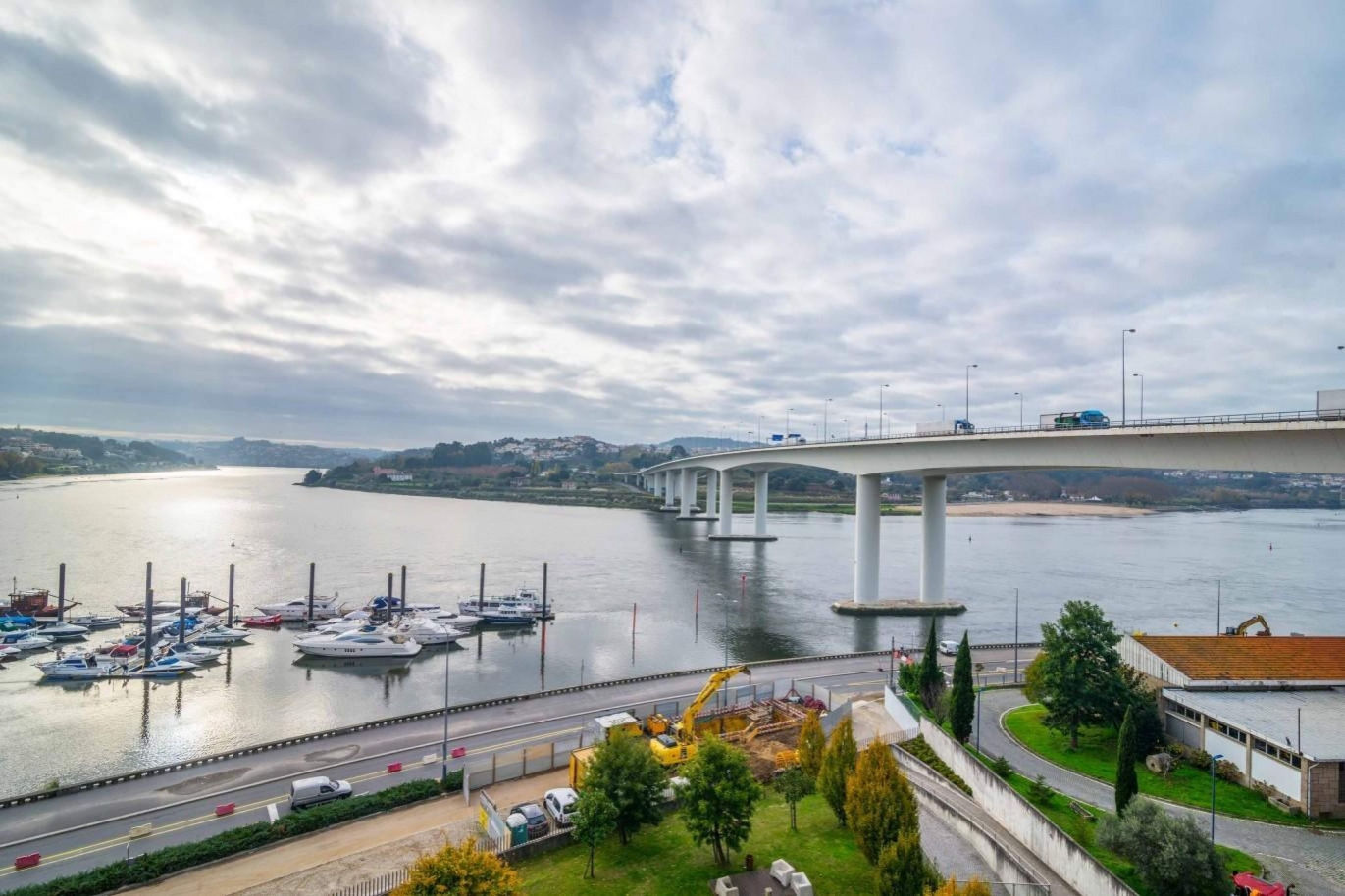 Luxus und moderne Wohnung mit Blick auf den Fluss in Porto, Portugal_131896