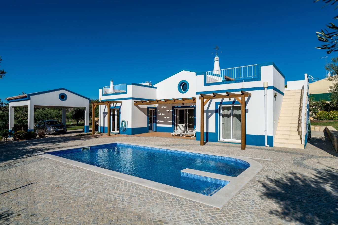 The sale of a house with a swimming pool in São Brás de Alportel, in the Algarve_132017