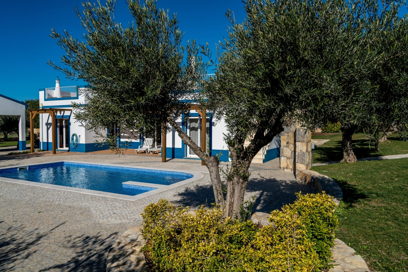 The sale of a house with a swimming pool in São Brás de Alportel, in the Algarve_132023