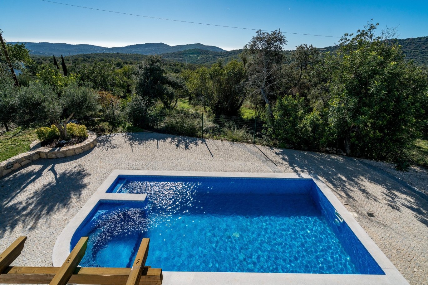The sale of a house with a swimming pool in São Brás de Alportel, in the Algarve_132025