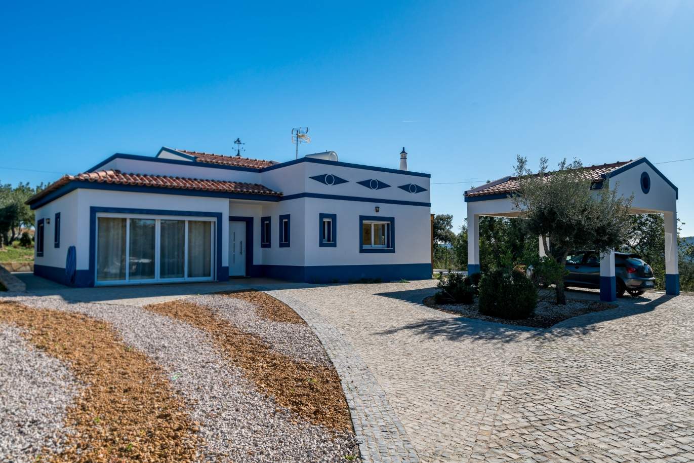The sale of a house with a swimming pool in São Brás de Alportel, in the Algarve_132035