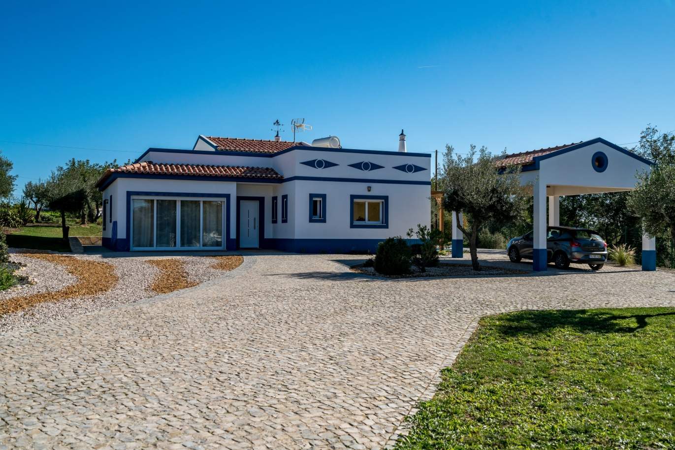 The sale of a house with a swimming pool in São Brás de Alportel, in the Algarve_132036