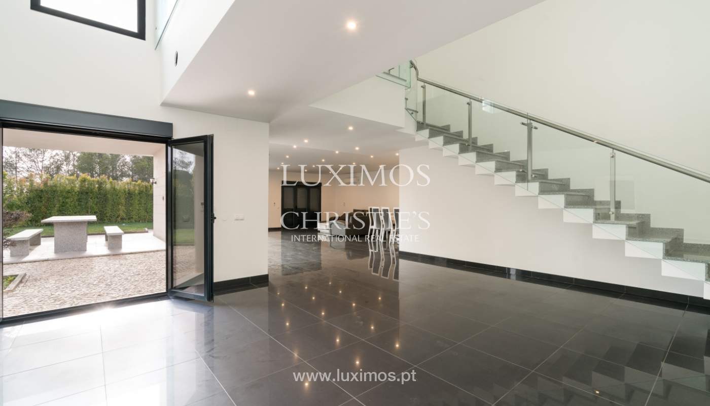 Venda de moradia com piscina, junto ao mar e golfe, Algarve, Portugal_133999