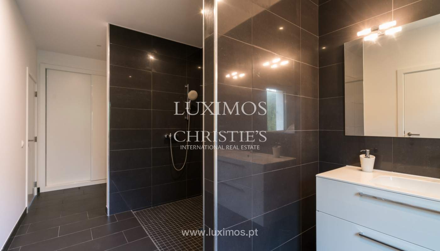 Venda de moradia com piscina, junto ao mar e golfe, Algarve, Portugal_134002