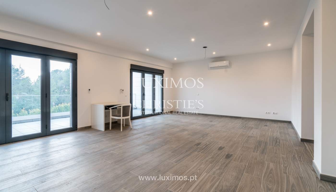 Venda de moradia com piscina, junto ao mar e golfe, Algarve, Portugal_134007