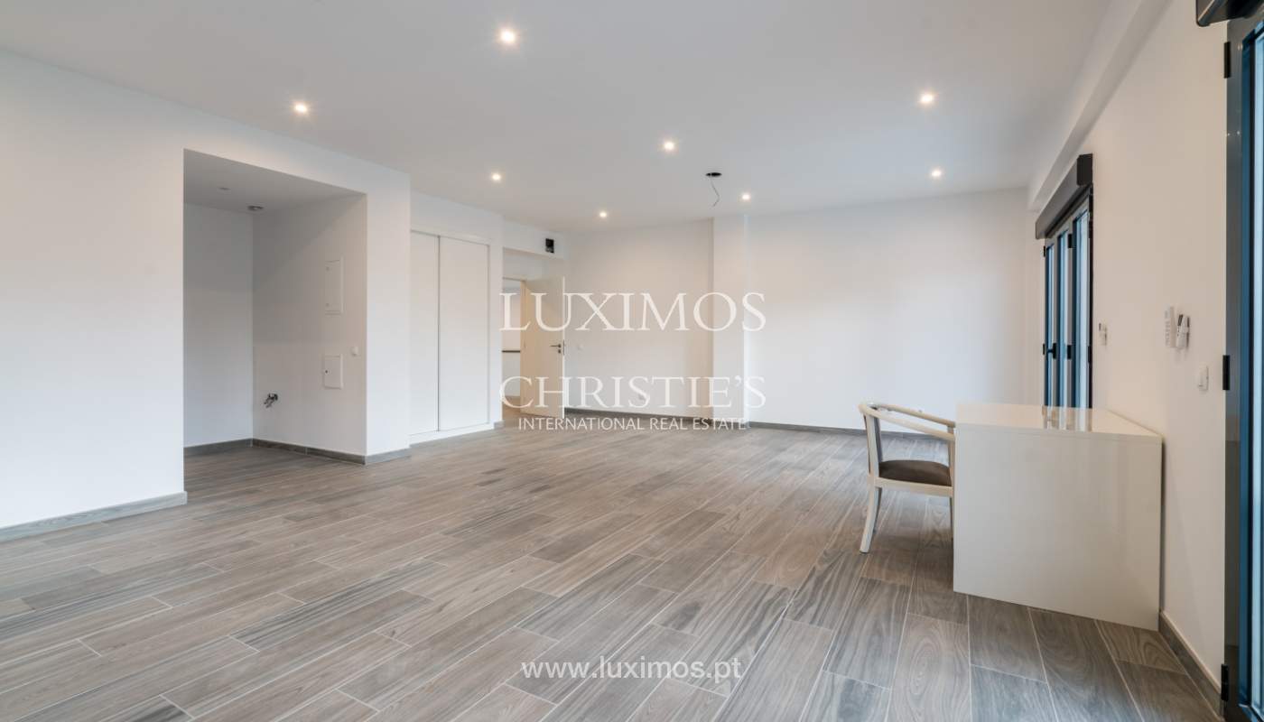 Venda de moradia com piscina, junto ao mar e golfe, Algarve, Portugal_134008