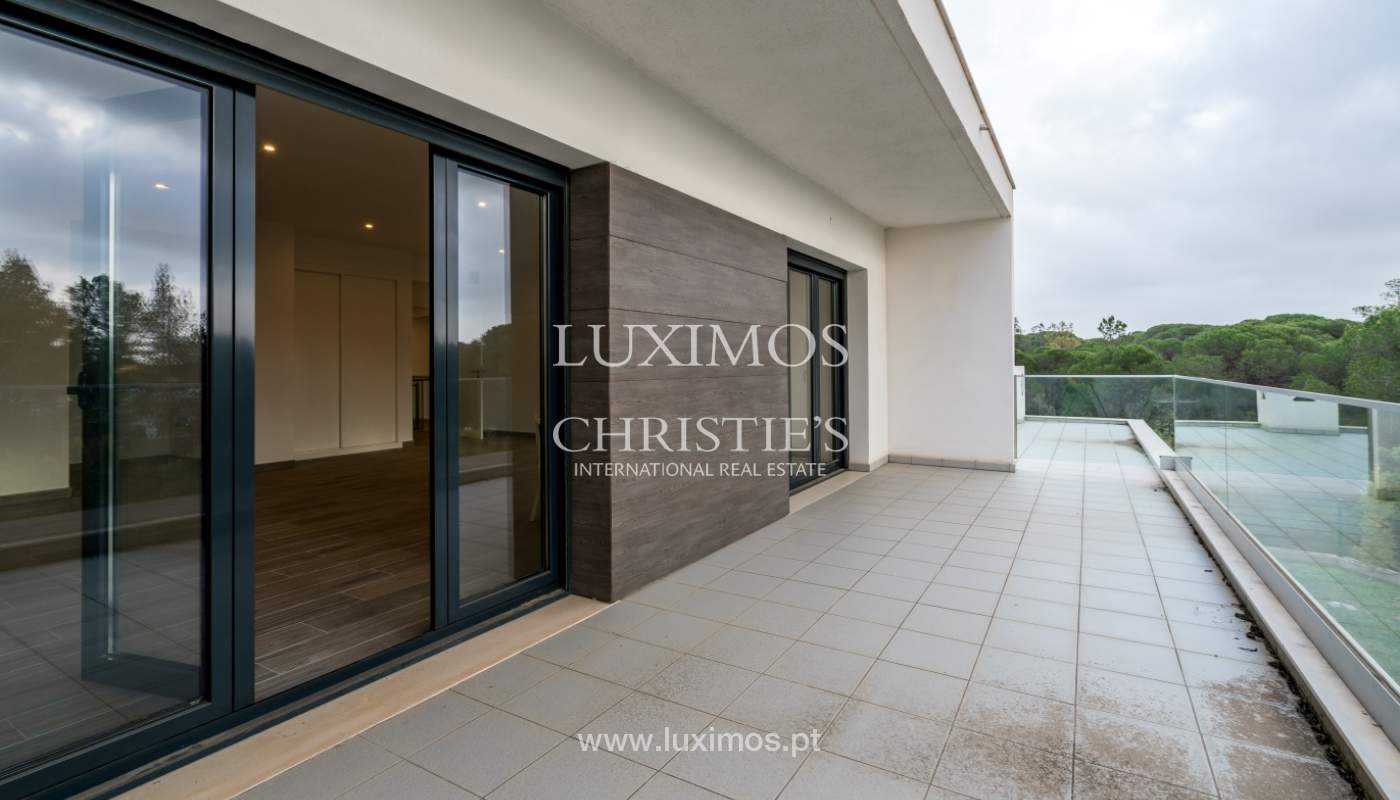 Venda de moradia com piscina, junto ao mar e golfe, Algarve, Portugal_134009