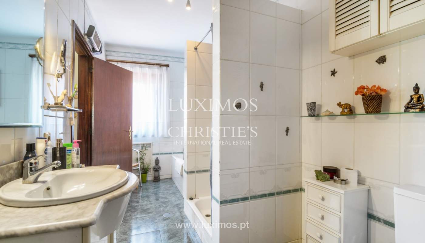 Moradia de 3 frentes com jardim, em Lordelo do Ouro, Porto, Portugal_134763