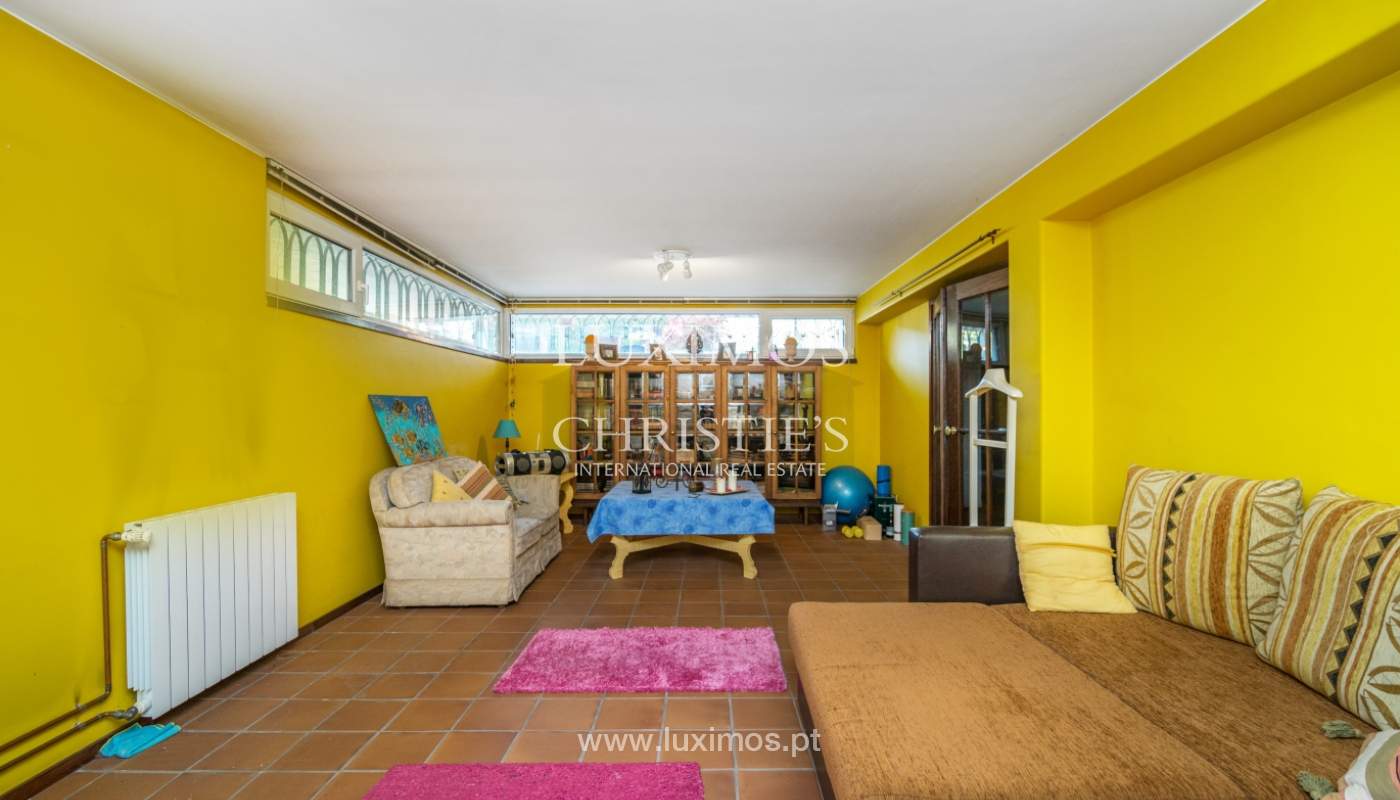 Moradia de 3 frentes com jardim, em Lordelo do Ouro, Porto, Portugal_134764