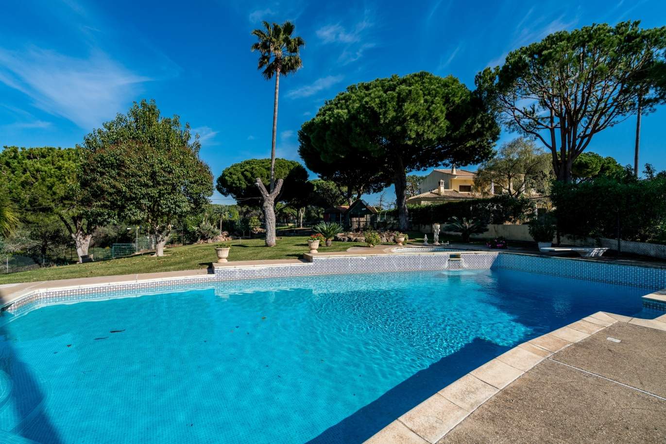 Sale of villa with pool in Vilamoura, Algarve, Portugal_135141