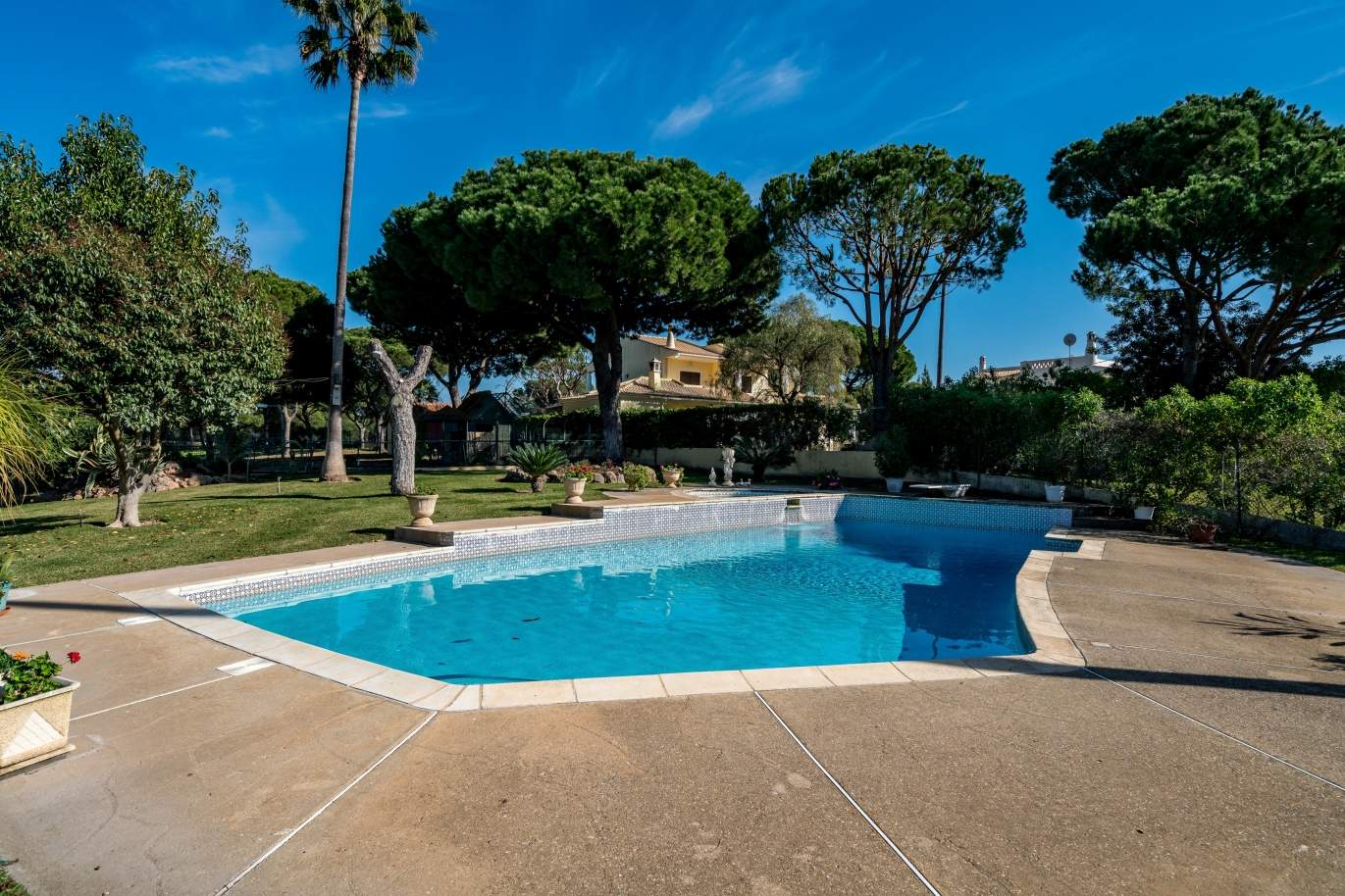 Sale of villa with pool in Vilamoura, Algarve, Portugal_135142