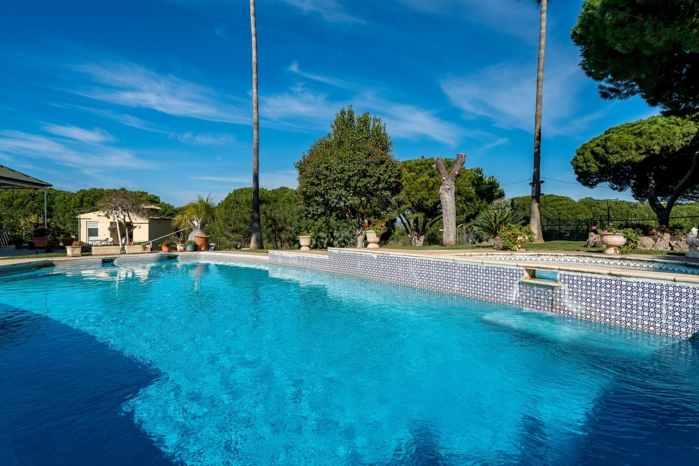 Sale of villa with pool in Vilamoura, Algarve, Portugal_135145