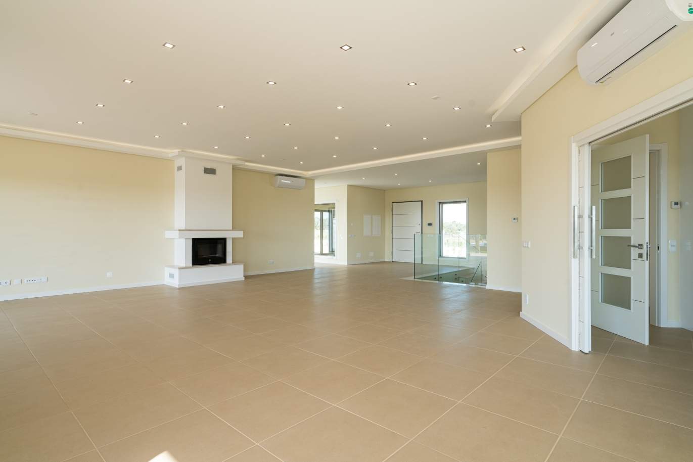 Neue Villa mit Pool zu verkaufen in Odiáxere, Lagos, Algarve, Portugal_135189