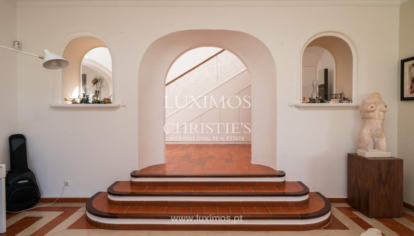 Venda de moradia com piscina frente golfe em Vilamoura, Algarve_135540