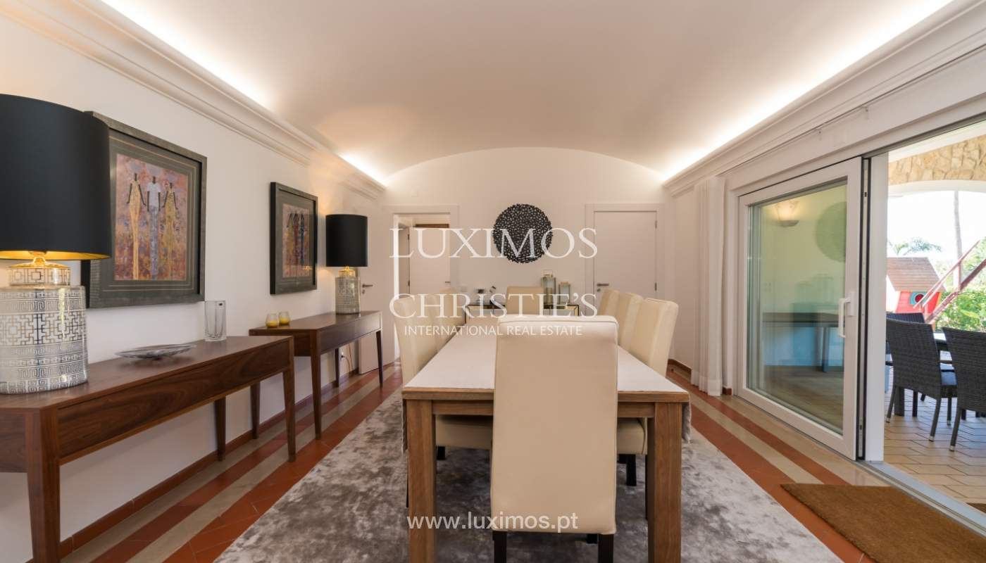 Venda de moradia com piscina frente golfe em Vilamoura, Algarve_135544