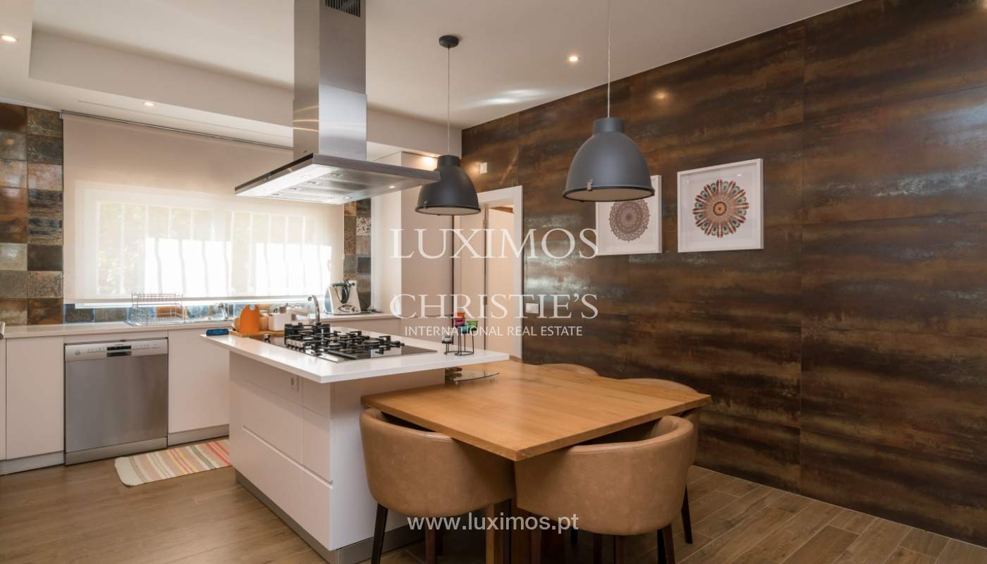 Venda de moradia com piscina frente golfe em Vilamoura, Algarve_135548