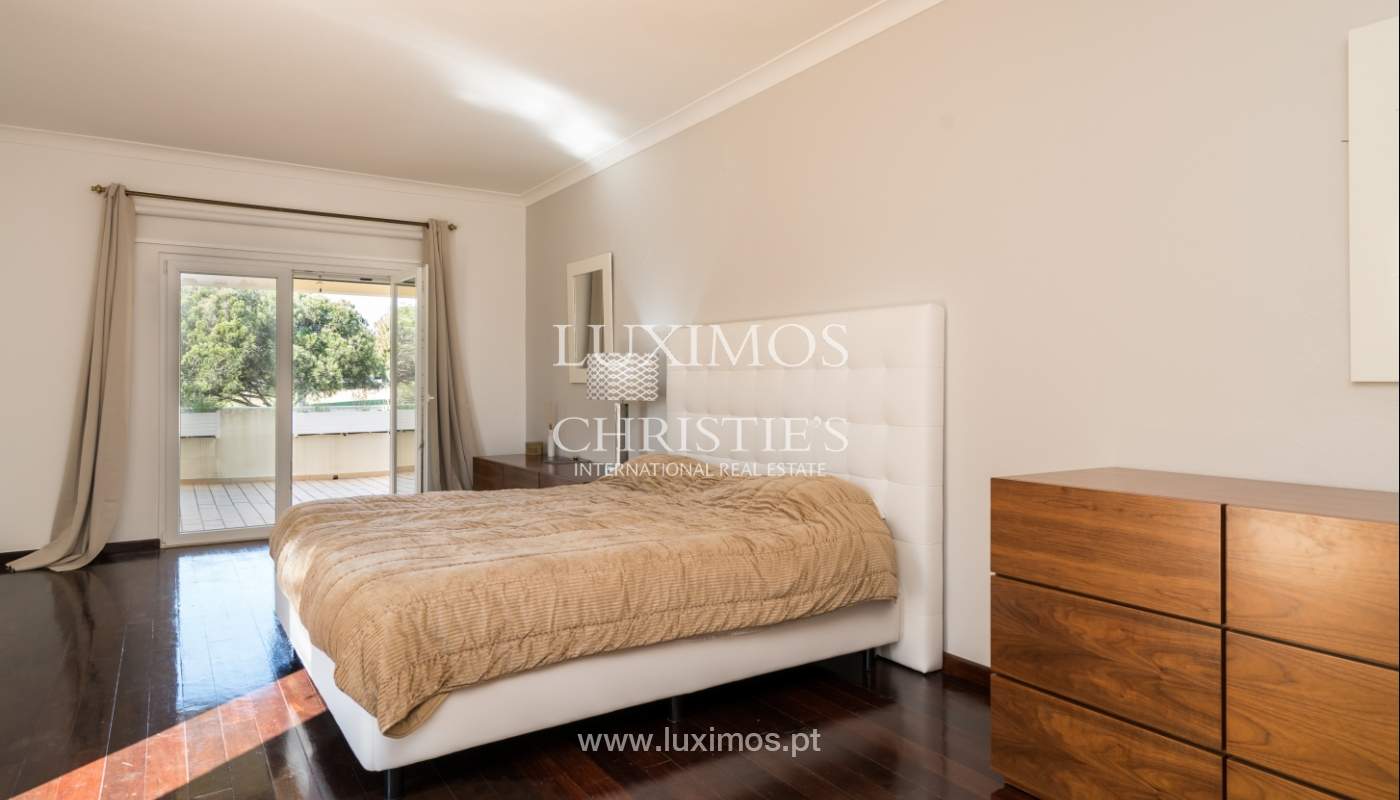 Venda de moradia com piscina frente golfe em Vilamoura, Algarve_135570