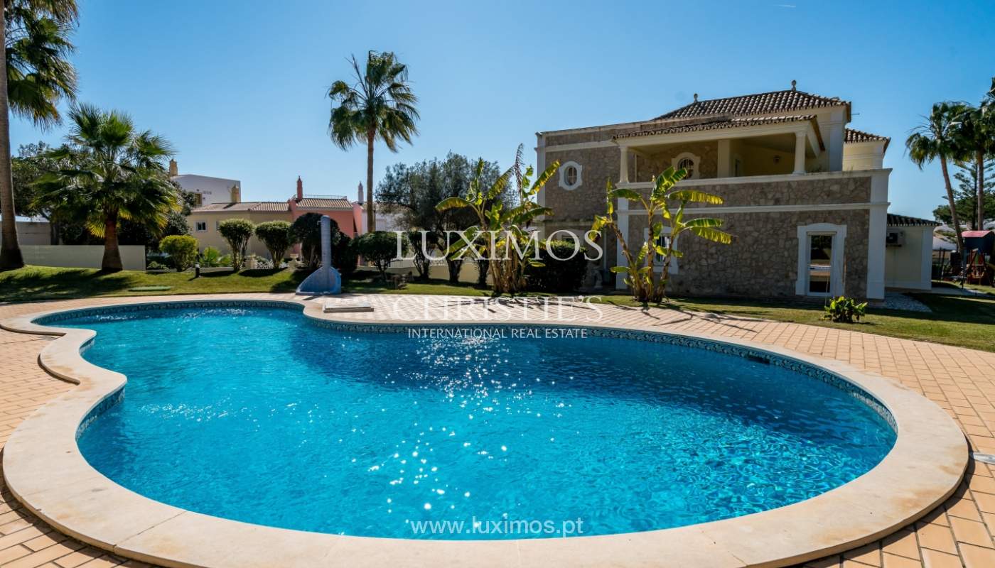 Venda de moradia com piscina frente golfe em Vilamoura, Algarve_135595