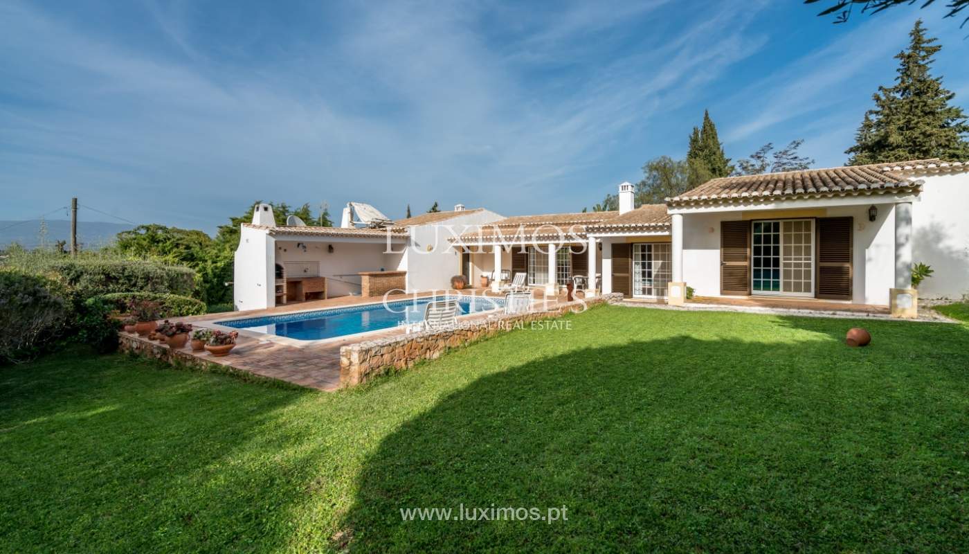 Sale of villa with pool and garden near Alvor, Algarve, Portugal