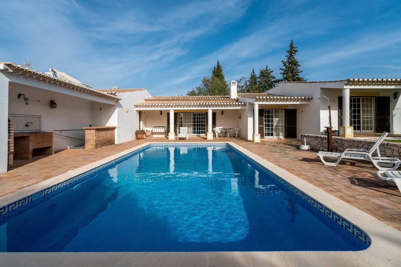 Sale of villa with pool and garden near Alvor, Algarve, Portugal_135752