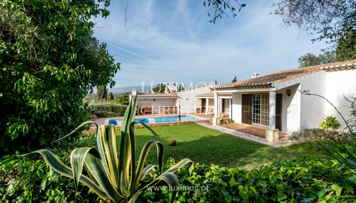 Sale of villa with pool and garden near Alvor, Algarve, Portugal