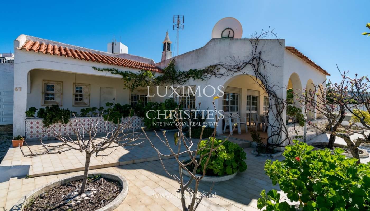 Sale of villa with pool and garden in Quarteira, Algarve, Portugal