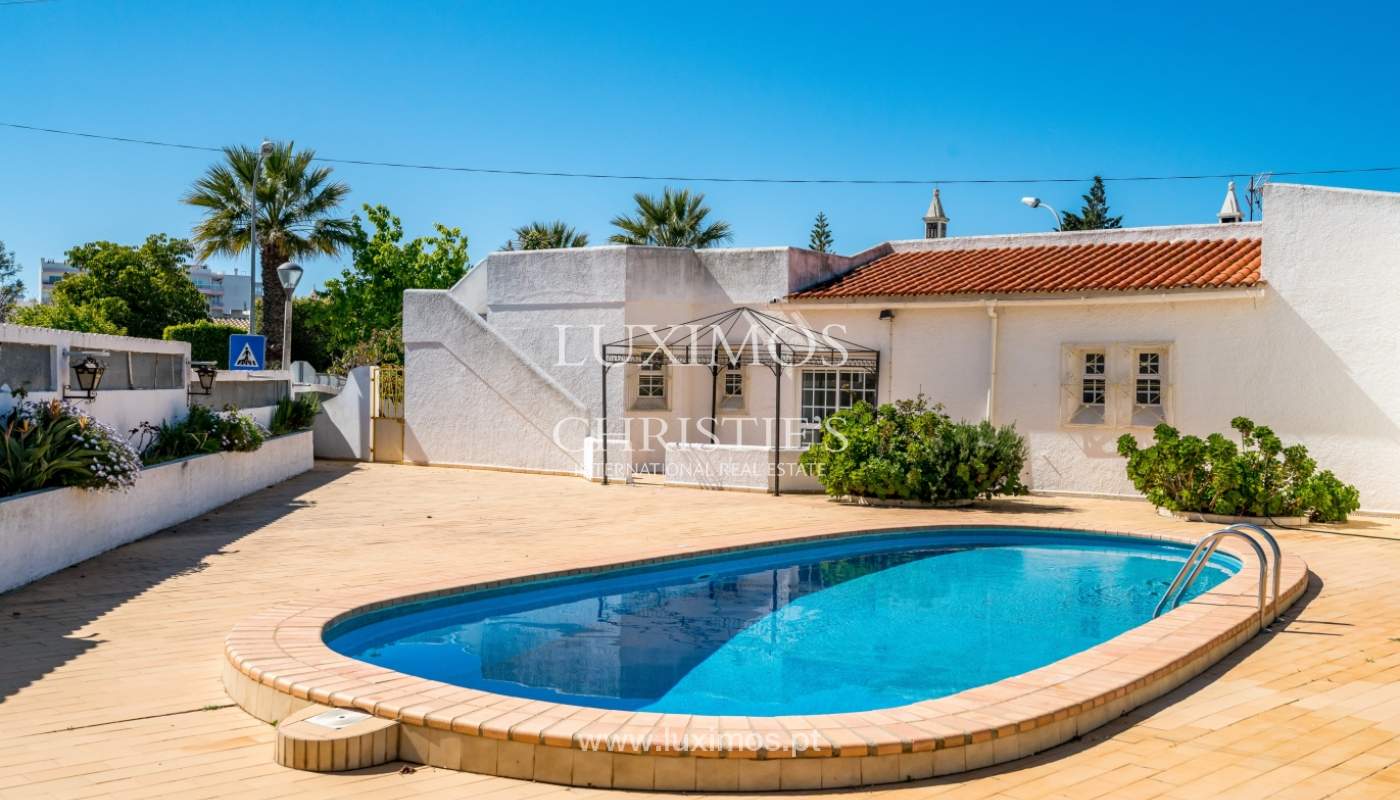 Sale of villa with pool and garden in Quarteira, Algarve, Portugal