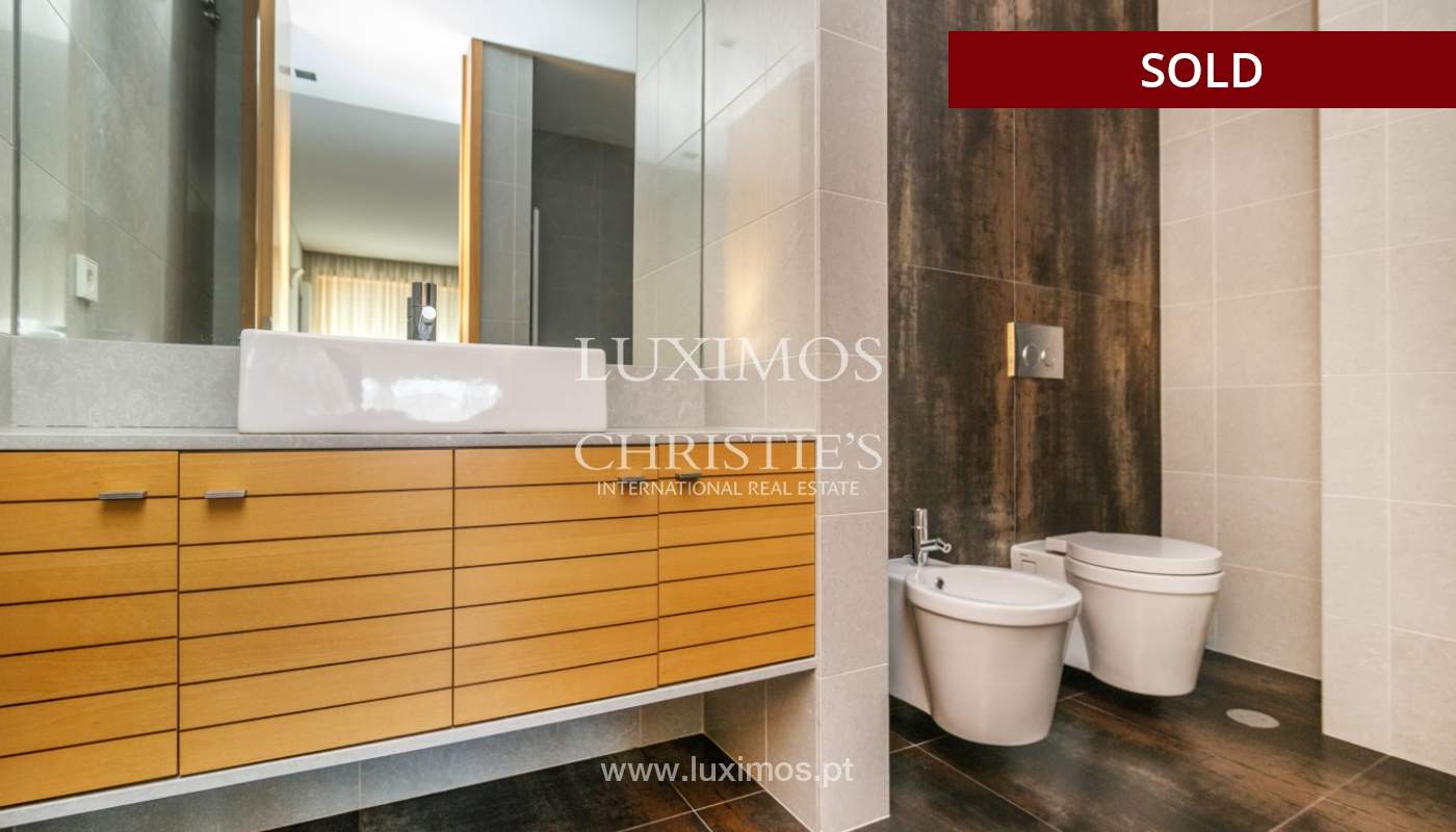 Apartamento moderno com varanda e vistas rio, para venda, no Porto, Portugal_136406