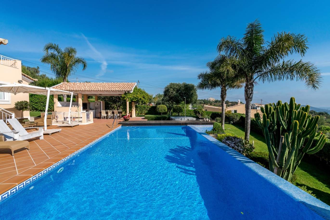 Casa en venta con piscina y jardín en Loulé, Algarve, Portugal_136795