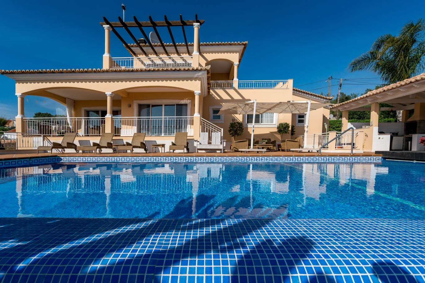 Casa en venta con piscina y jardín en Loulé, Algarve, Portugal_136796